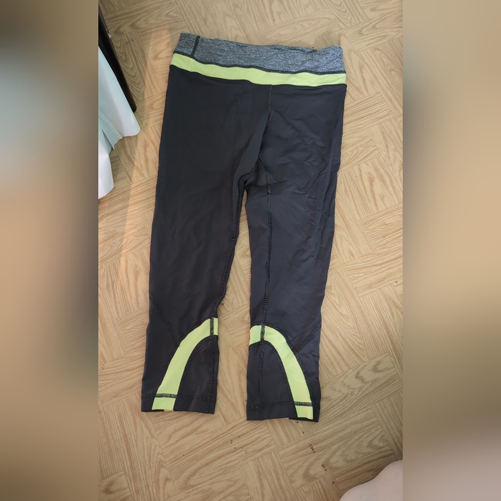 Lululemon grey & yellow Capris leggings